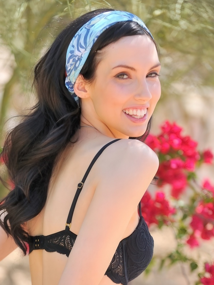 Alex Black photo