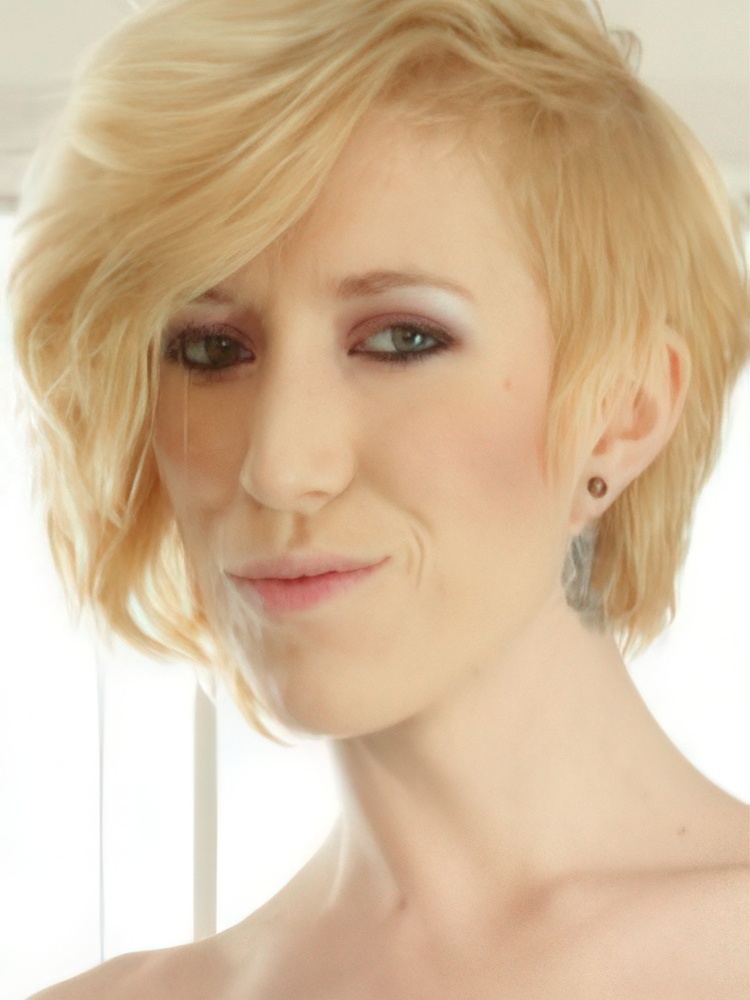 Kara Stone photo