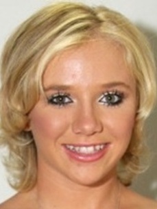 Kayla Skygareva photo