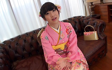 Watch Yuna Himekawa Get Pussy Pounded By Her Own Fingers