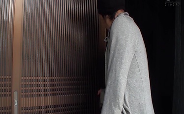 Alluring Asian milf takes control in a tantalizing and intimate performance