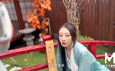 火辣日本美女巨乳献上难忘口交，尽情享受激烈性爱