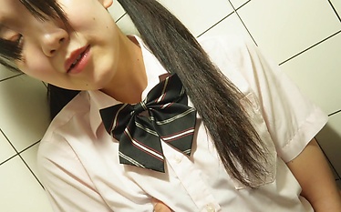 Her First Time in a Public Toilet: Schoolgirl Gets off on Oral