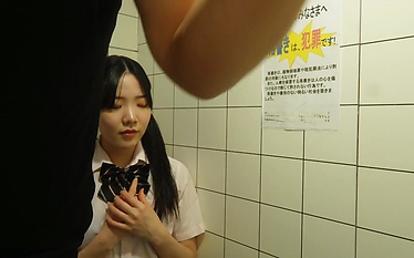 Her First Time in a Public Toilet: Schoolgirl Gets off on Oral