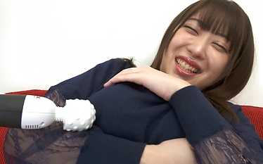 Renka Yamamoto delivers an unforgettable blowjob and handjob experience