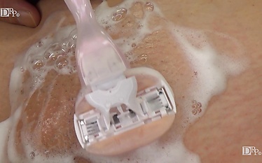 Office lady Sugiura Hanayo using sextoys to come in the office