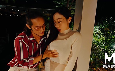 Juicy MILF From Asia Fingering Her Tight Pussy