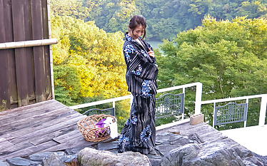 Ayumi Shinoda in gorgeous outdoor sex scenes