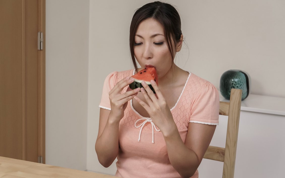 Mirei Yokoyama gives a POV BJ in japan amateur porn