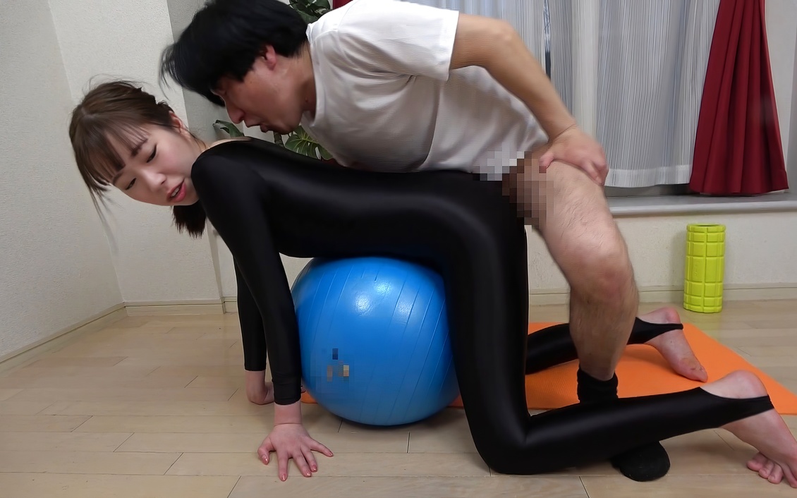 南こずえの魅惑的コスチュームと足フェチプレイ