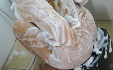 Soapy Japanese handjob with Reiko Kobayakawa