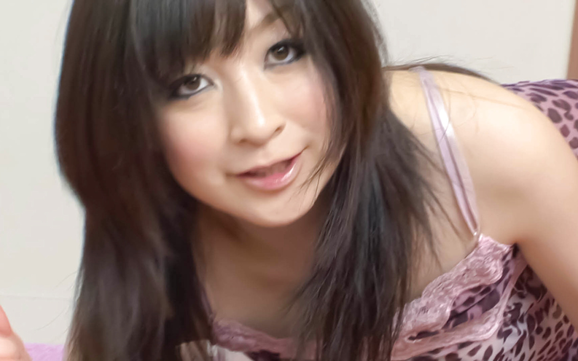 Asuka Mimi puts tongue on dicks at once