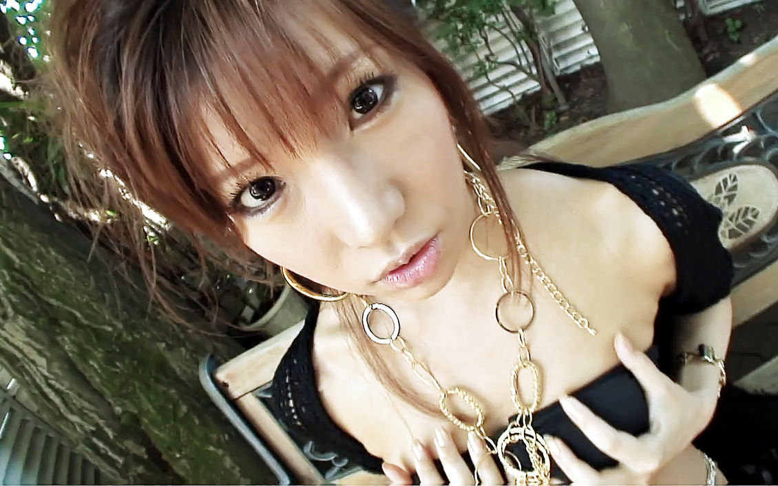 Japanese babe Hayakawa Serina makes her hairy twat wet and damp